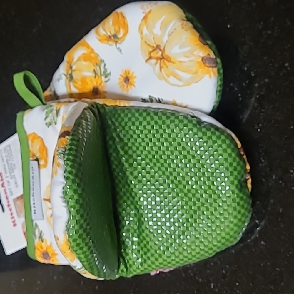 KitchenAid Mini Mitts - Picture 3 of 8